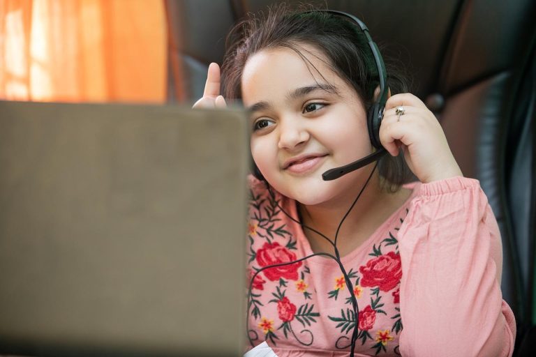 Les avantages de l’enseignement en ligne pour les enfants et les adolescents